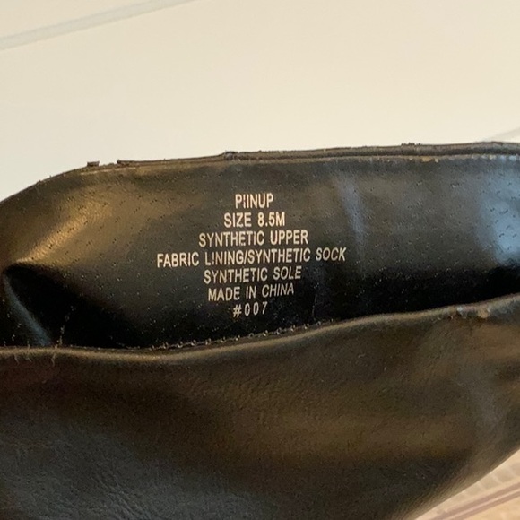 Madden Girl Faux Leather Pull on Boots Size 8.5 - Picture 6 of 6
